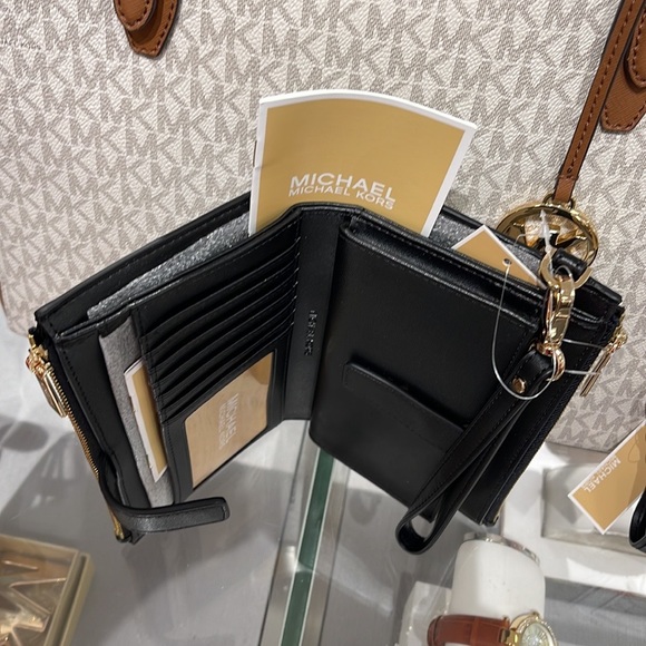 MICHAEL KORS JET SET TRAVEL 35S3GTVW7J LIGHT SAGE LG DOUBLE ZIP WRISTLET-WALLET- - Picture 13 of 16